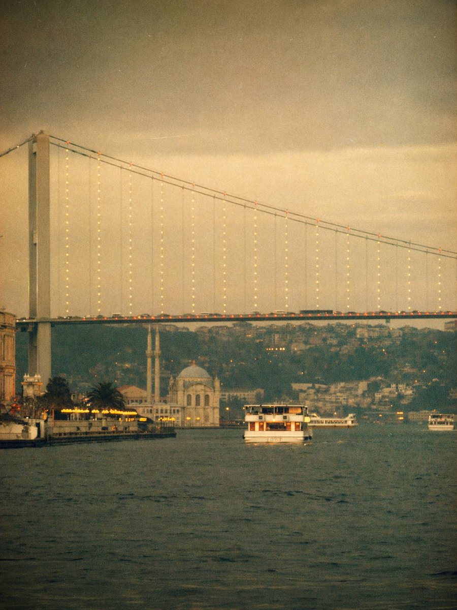 Vintage Istanbul Bosphorus Prompt — Sora 2