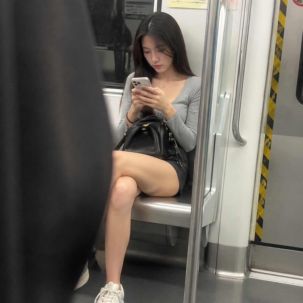Subway Commute Candid Photo — Realistic Sora 2 Prompt