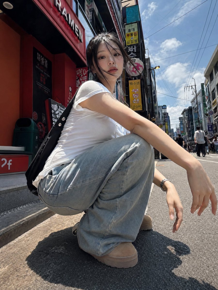 Street Photography with iPhone 17 — Sora 2 Prompt