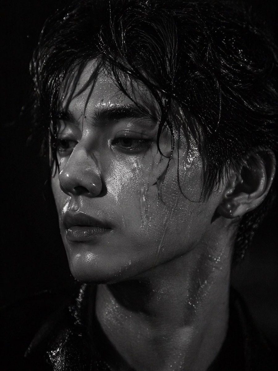 Dramatic Wet Hair B&W Portrait — Sora 2 Prompt