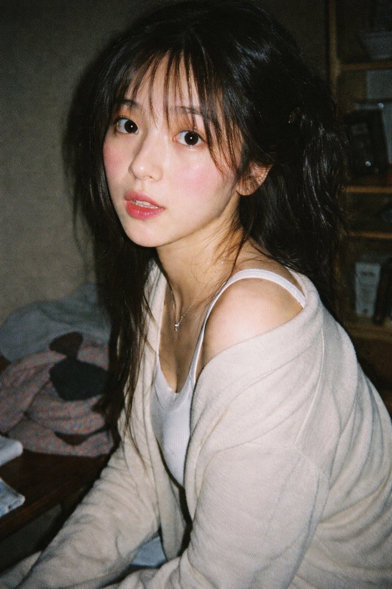 Retro 35mm Flash Portrait — Sora 2 Prompt