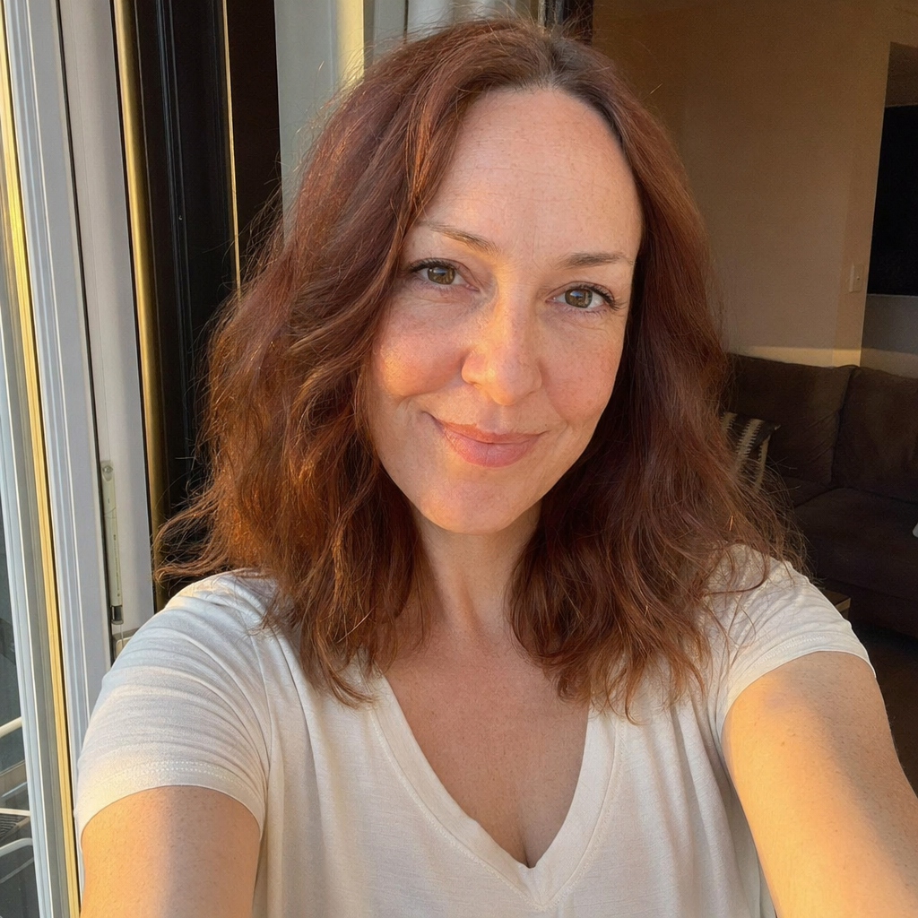 Golden Hour Indoor Selfie — Realistic Sora 2 Prompt