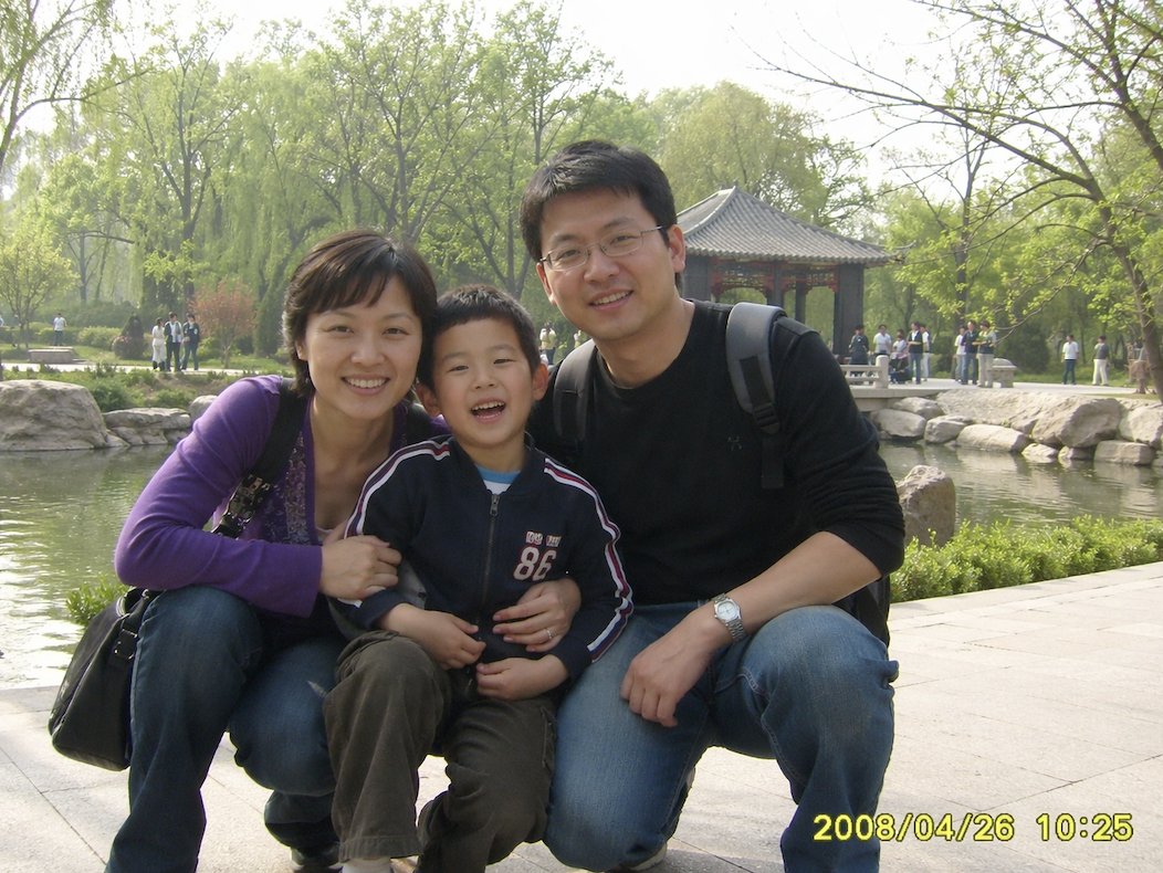 2008 Chinese Family Park Snapshot — Sora 2 Prompt