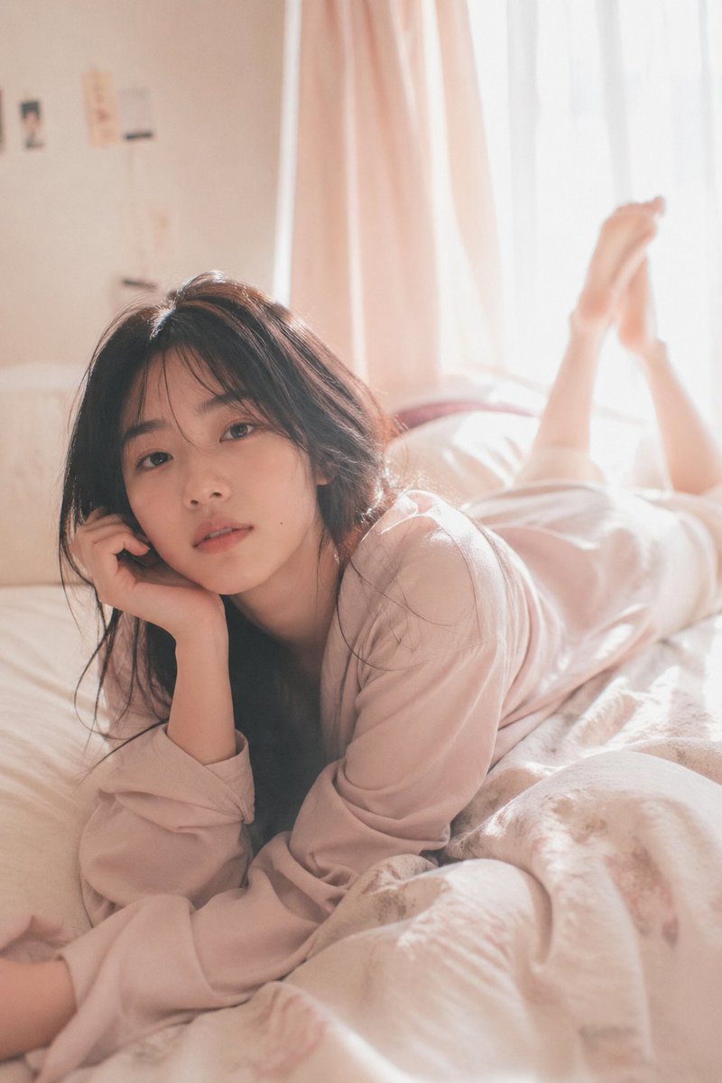 Dreamy Editorial Portrait — Sora 2 Prompt