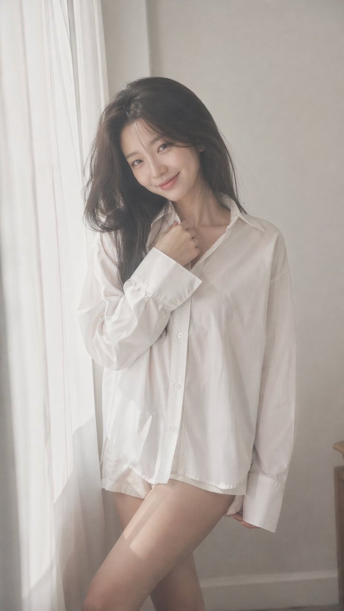 Korean Idol Soft Mist Portrait — Sora 2 Prompt