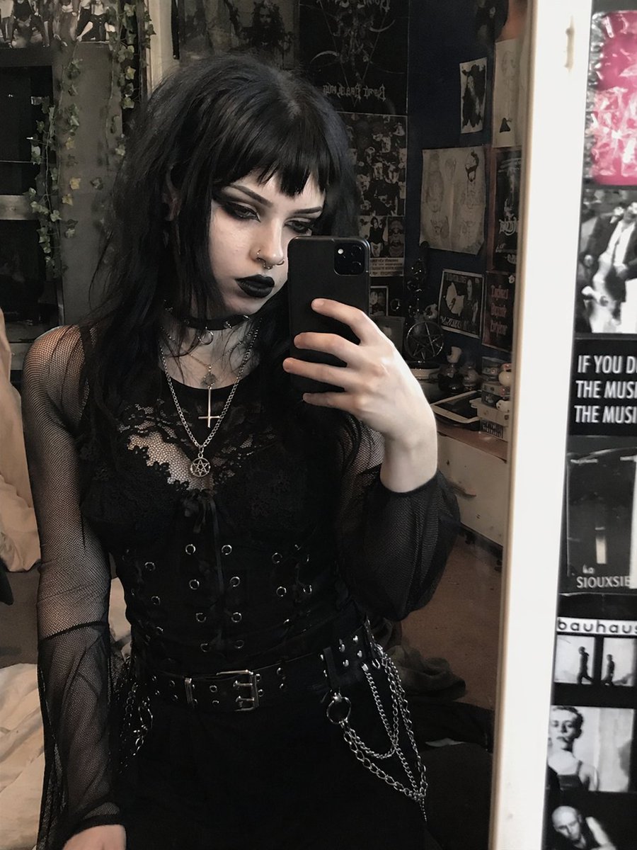 Gothic Portrait Makeover — Sora 2 Prompt