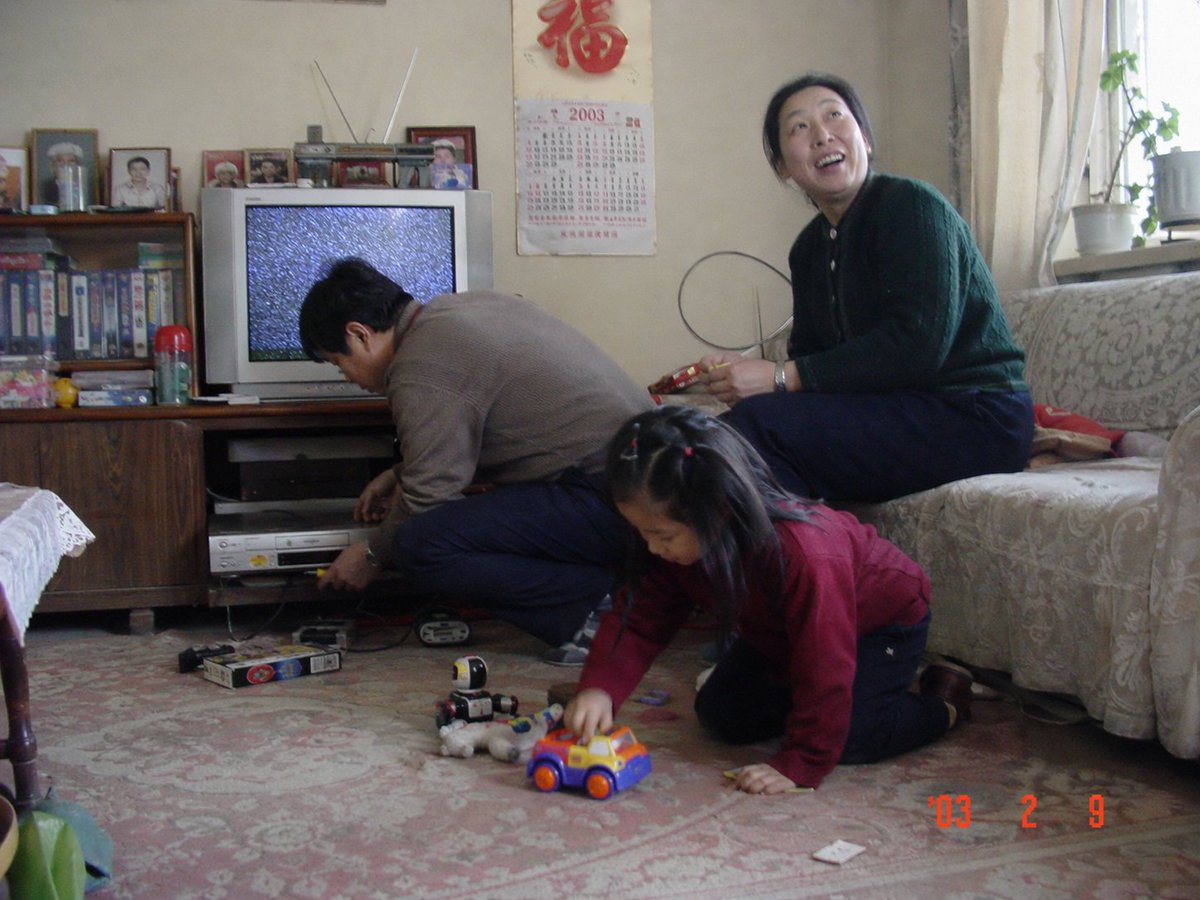2003 Family Room Photo Prompt — Sora 2