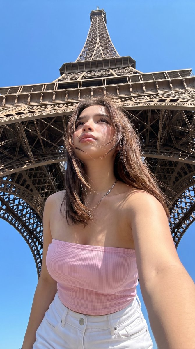 Paris Eiffel Tower Vacation Selfie — Sora 2 Prompt
