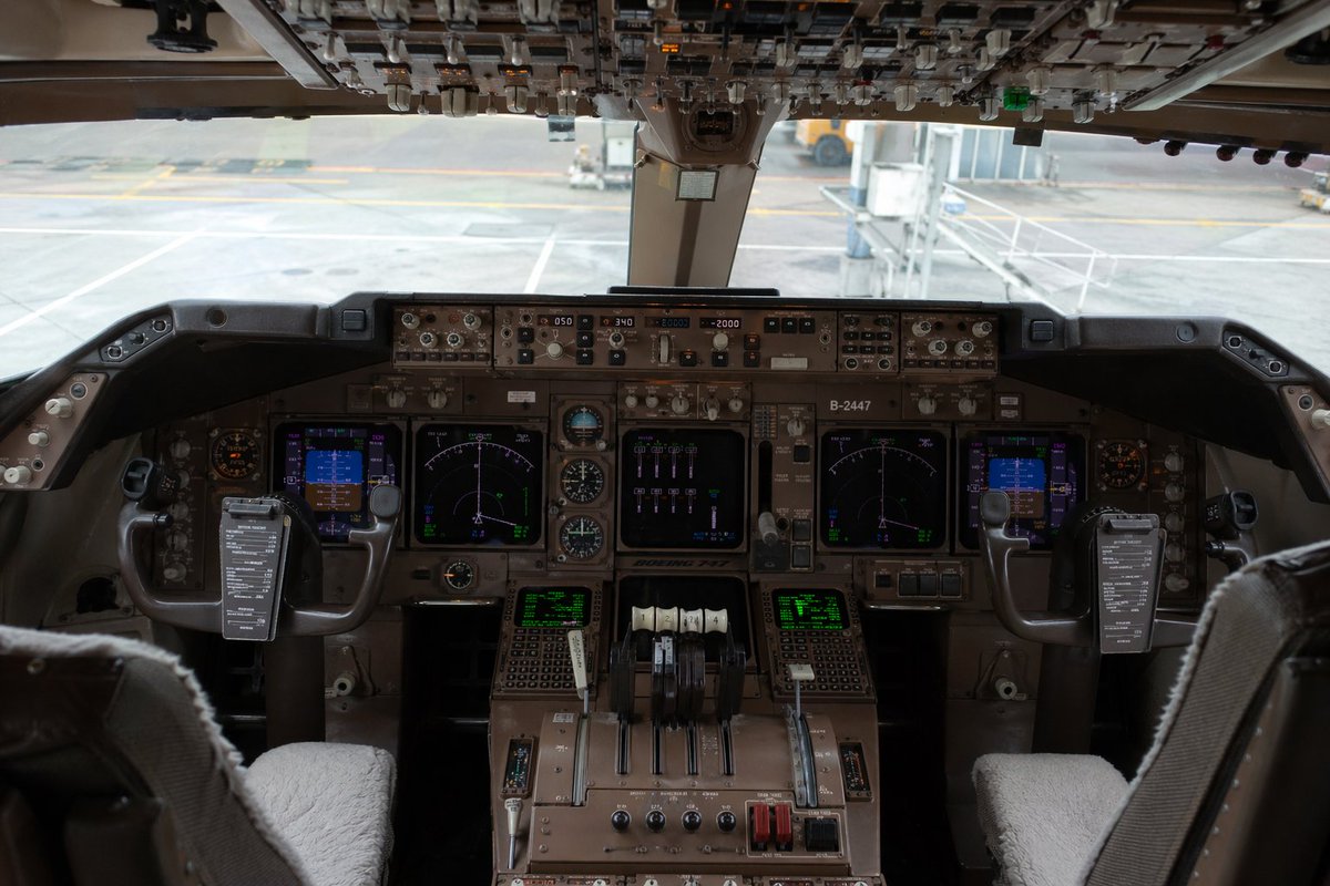 Hyperrealistic Boeing 747 Cockpit — Sora 2 Prompt