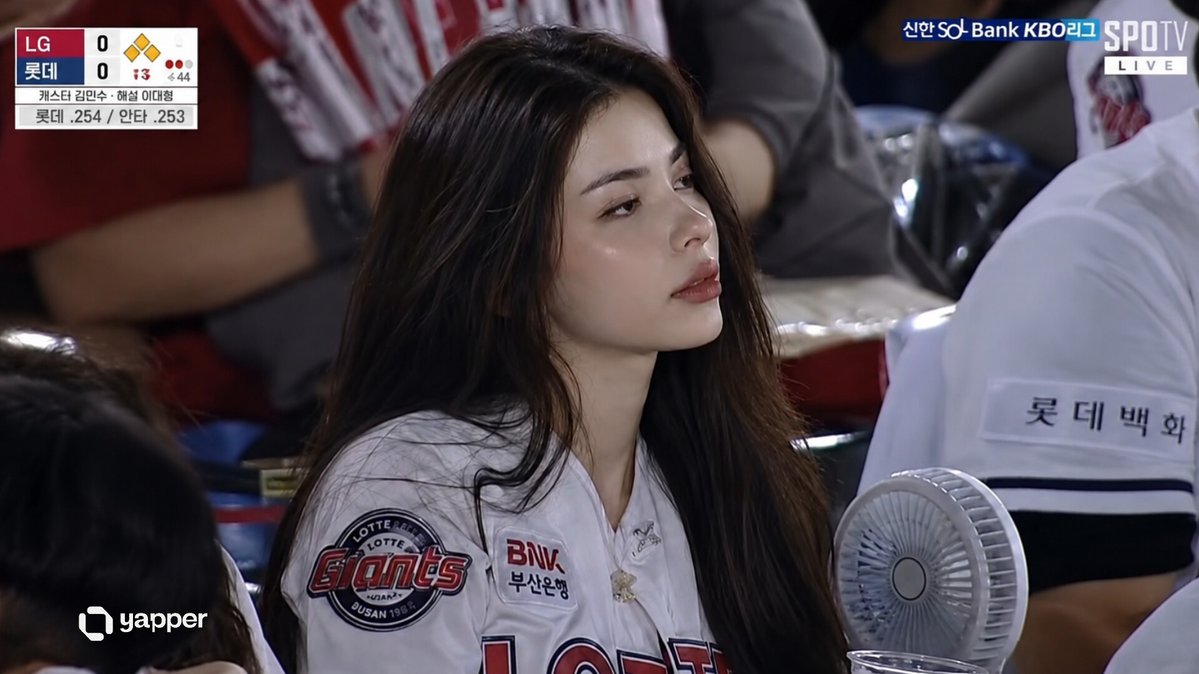 KBO Baseball Broadcast Catch — Realistic Fan Prompt