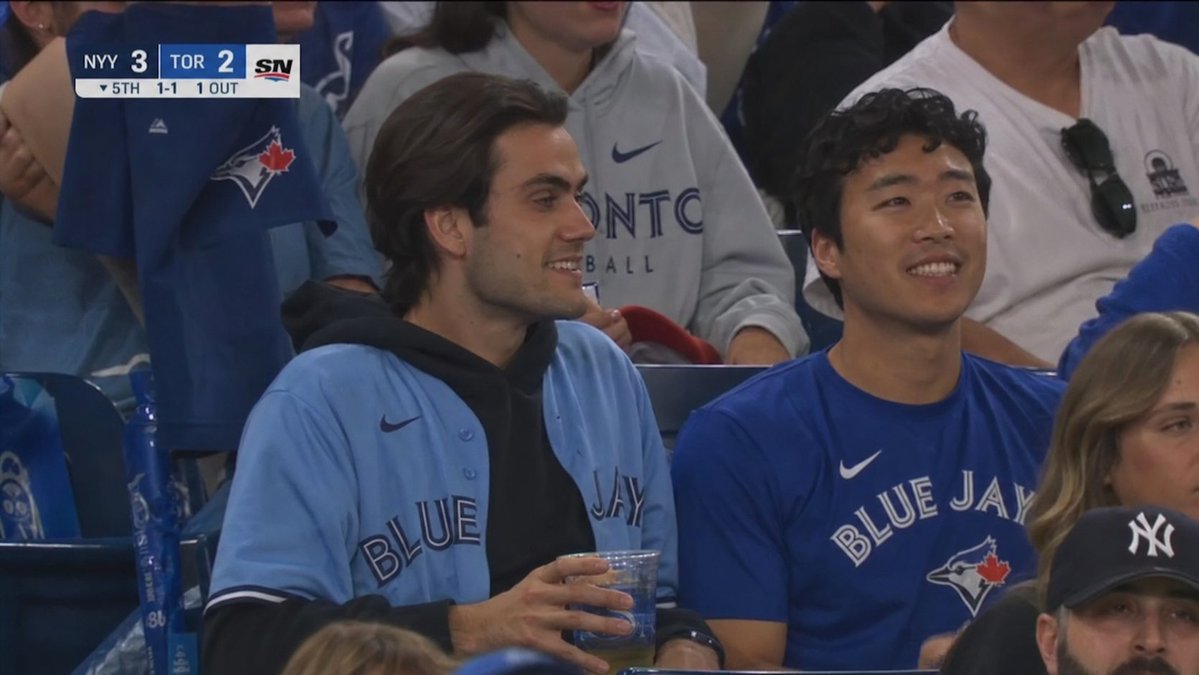 MLB Stadium Crowd Broadcast Shot — Sora 2 Prompt