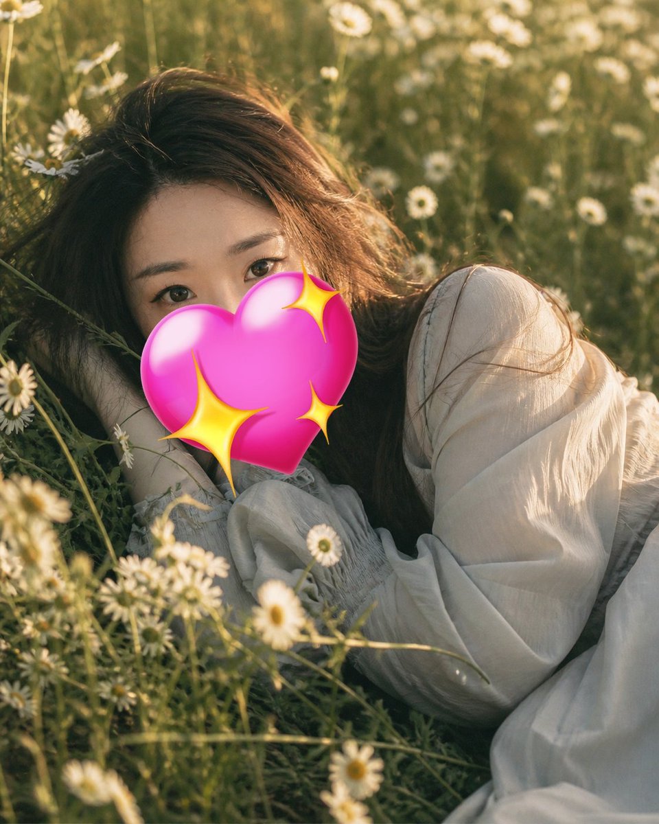 Dreamy Daisy Field Portrait — Sora 2 Prompt