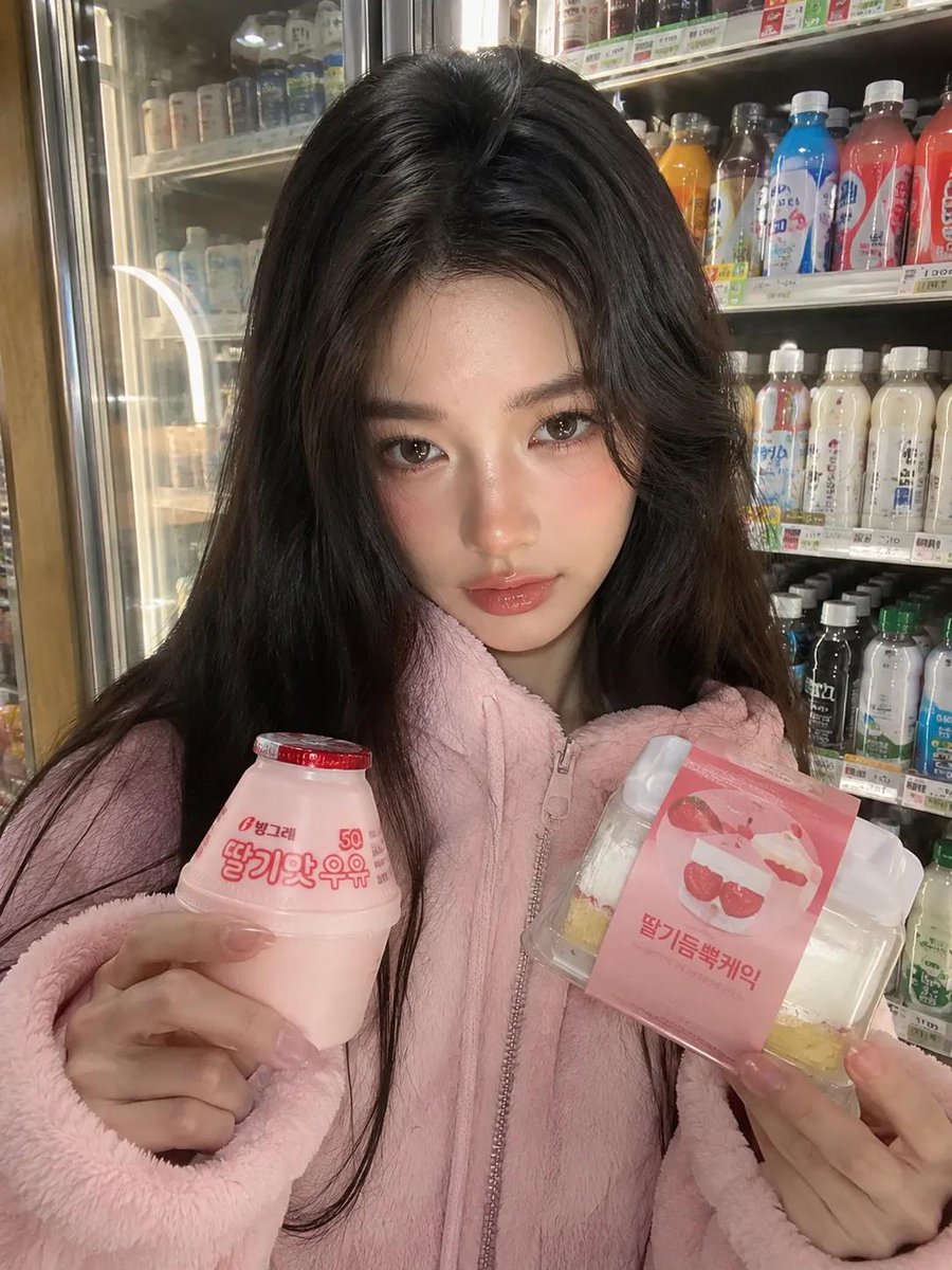 Korean Convenience Store Portrait — Dreamy Realism Prompt