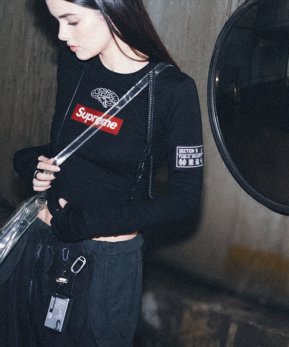 Cyberpunk Agent Fashion Portrait — Sora 2 Prompt
