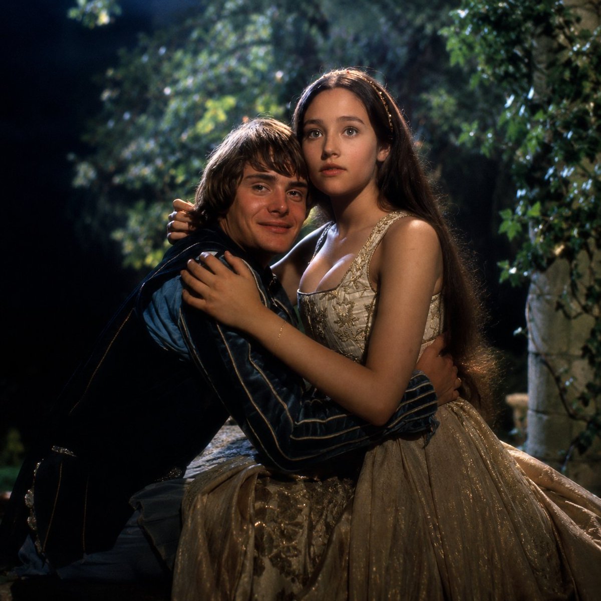 Renaissance Moonlit Balcony Embrace — Sora 2 Prompt