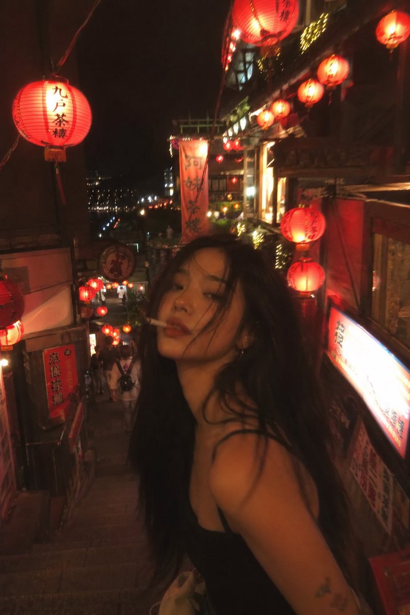 Taiwan Night Street Fashion — Sora 2 Prompt