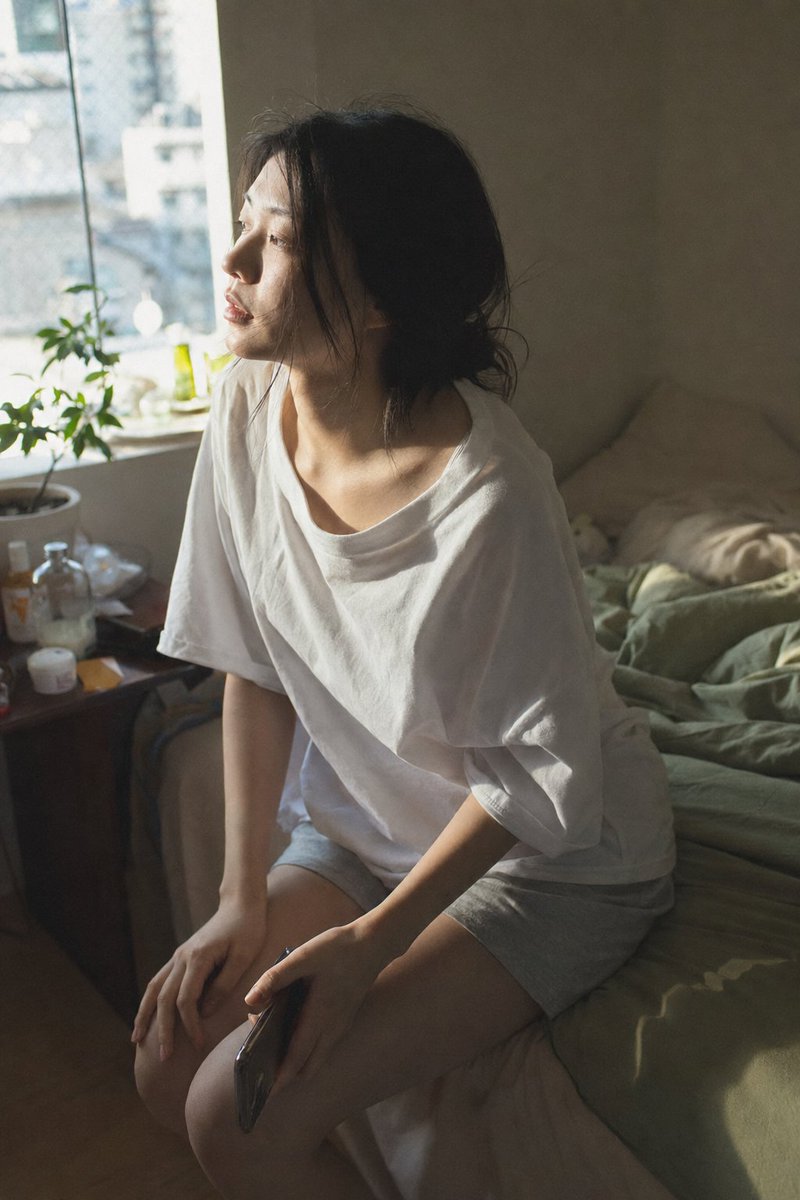 Morning Bedroom Portrait — Realistic Sora 2 Prompt